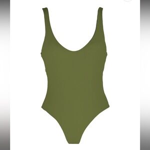 Mai deluxe one piece size L